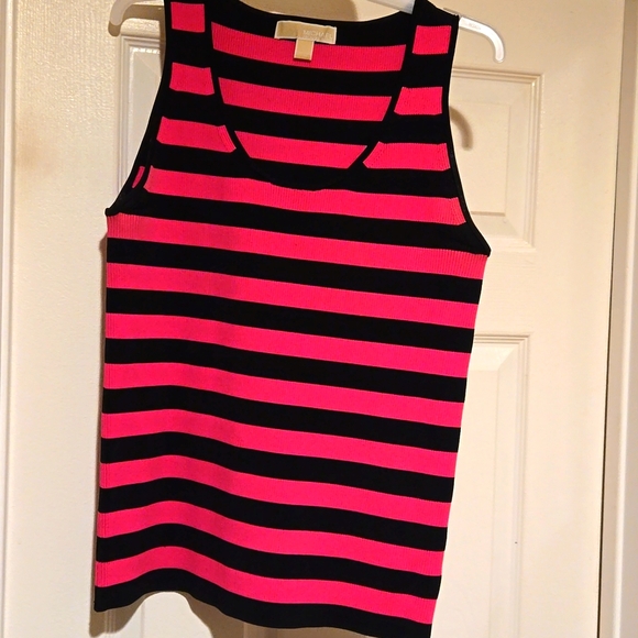 Michael Kors matching skirt& top set - Picture 7 of 7